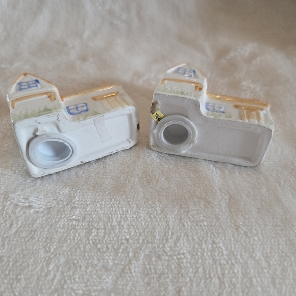 Vintage Farmhouse Minature Salt & Pepper Shakers - Picture 6 of 7